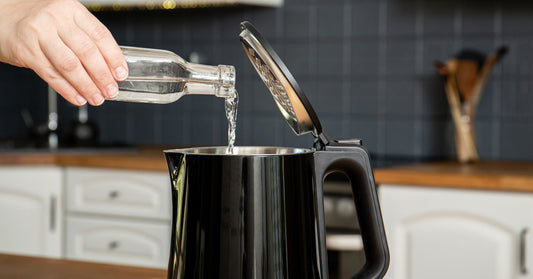 Using vinegar to clean and descale a kettle